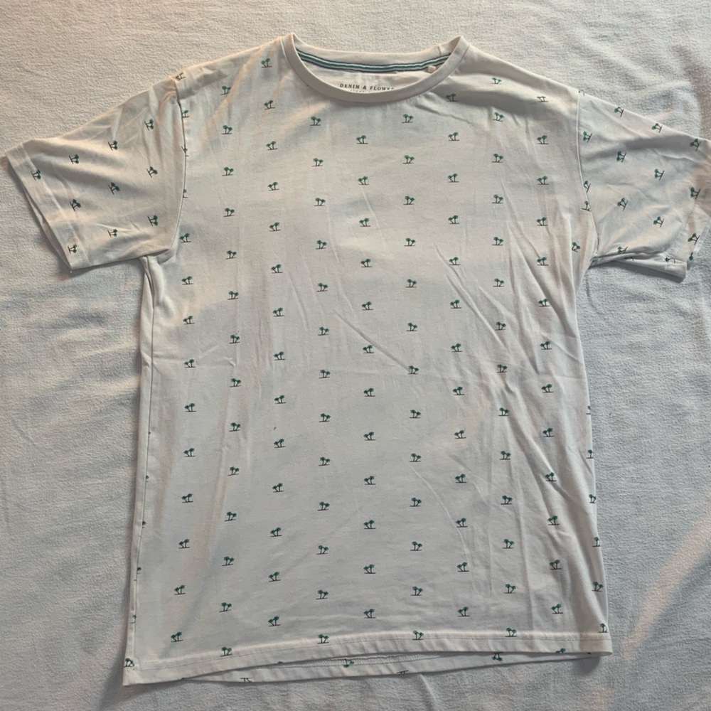 Men’s small shirt 🌴🌴